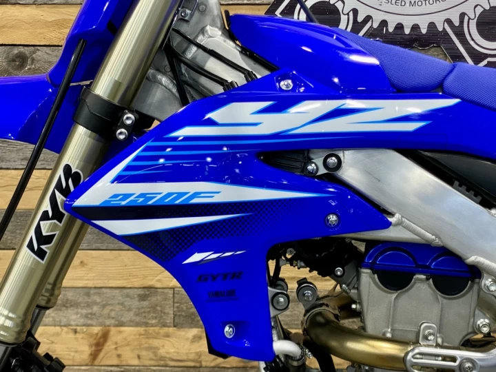 2024 YAMAHA YZ 250F MX-MOTOCROSS + 4 TEMPS + SEULEMENT 21 HR 