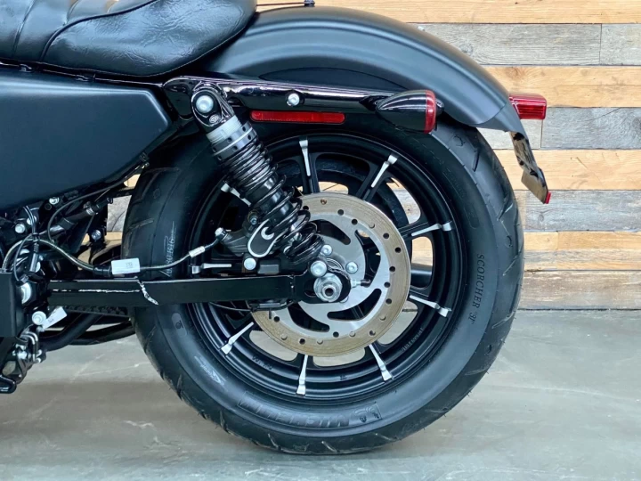 2021 HARLEY DAVIDSON SPORTSTER XL 883 EDITION SPÉCIALE IRON / SEULEMENT 5110 KM 