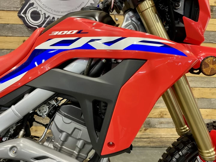 2022 HONDA CRF 300L AVEC SEULEMENT 372 KM / LEGALE SUR LA ROUTE 