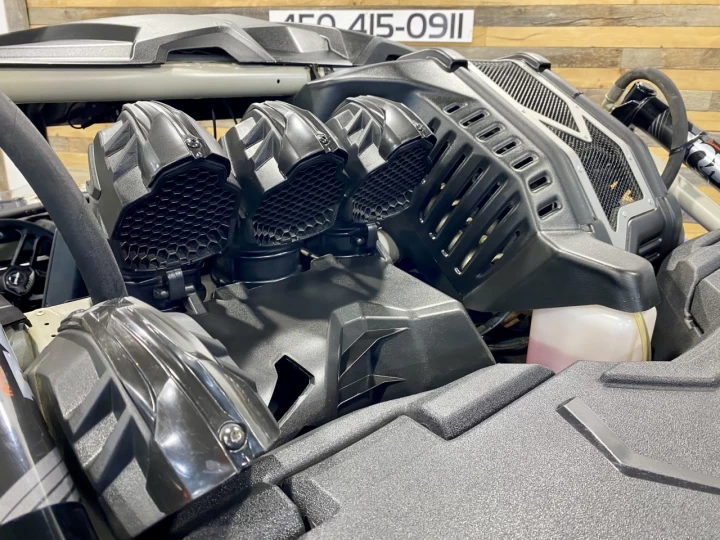 2022 BRP CAN-AM MAVERICK X3 TURBO ''RR'' 200 H.P X-RS 72'' + D.P.S + 4X4 + PNEUS NEUF 