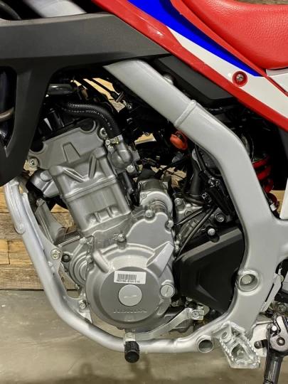 2022 HONDA CRF 300L AVEC SEULEMENT 372 KM / LEGALE SUR LA ROUTE 