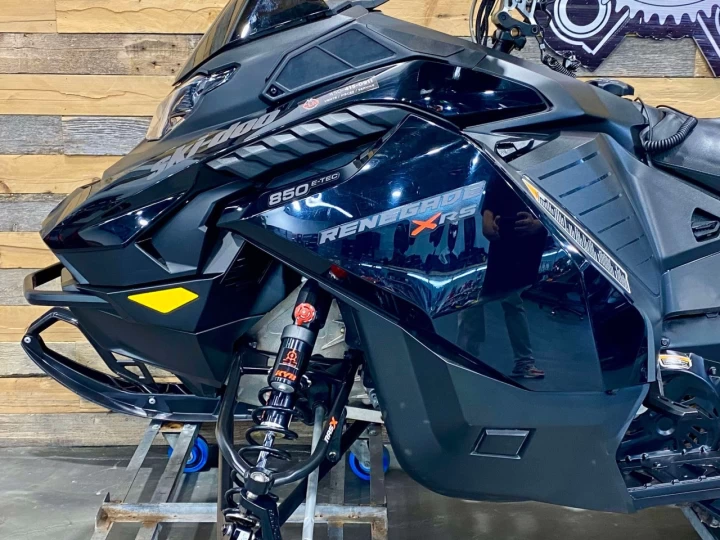 2023 BRP SKI-DOO RENEGADE X-RS 850 E-TEC 137'' + REV GEN5 + GARANTIE B.E.S.T 30 NOV 2026 