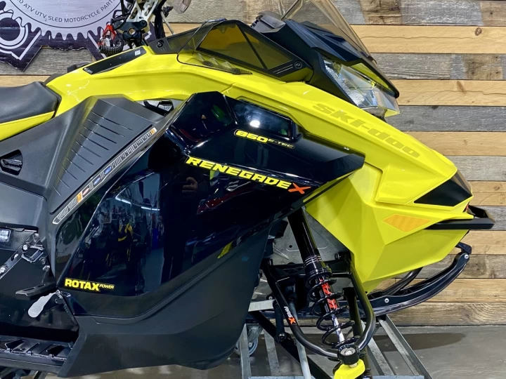 2022 BRP SKI-DOO RENEGADE x 850 E-TEC 137’’ + REV GEN4 + RAX X + 7596 KM 