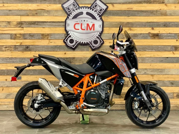 2014 KTM DUKE 690 ABS / SEULEMENT 10383 KM / CONDITION A1 