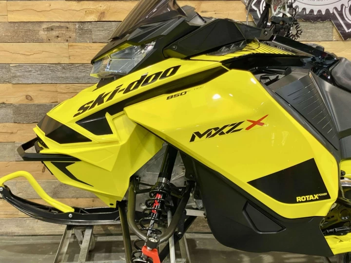 2020 BRP SKI-DOO MXZ-X 850 E-TEC 129'' / REV GEN4 / CONDITION A1 