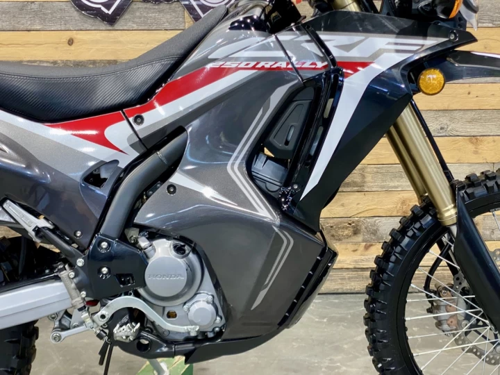 2020 HONDA CRF 250 EDITION RALLY / SEMI-ROUTE + SEMI-TRAIL / LEGALE SUR LA ROUTE 