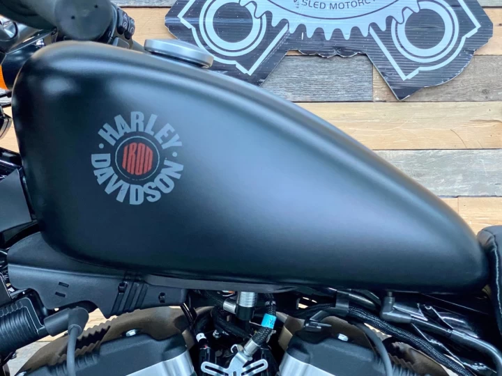 2021 HARLEY DAVIDSON SPORTSTER XL 883 EDITION SPÉCIALE IRON / SEULEMENT 5110 KM 