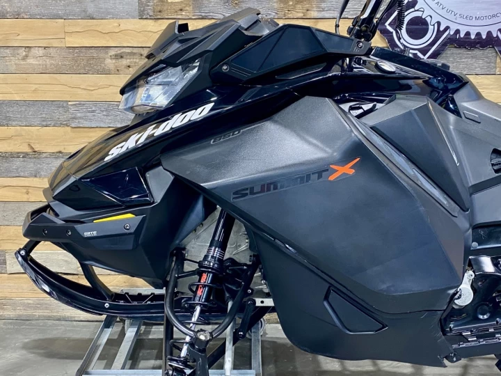 2021 BRP SKI-DOO SUMMIT X 850 E-TEC 165'' + REV GEN4 + 4946 KM 