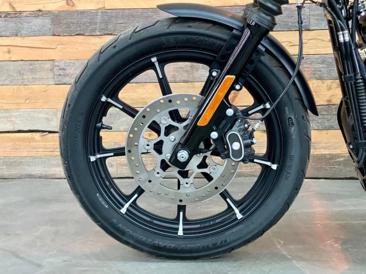 2021 HARLEY DAVIDSON SPORTSTER XL 883 EDITION SPÉCIALE IRON / SEULEMENT 5110 KM 