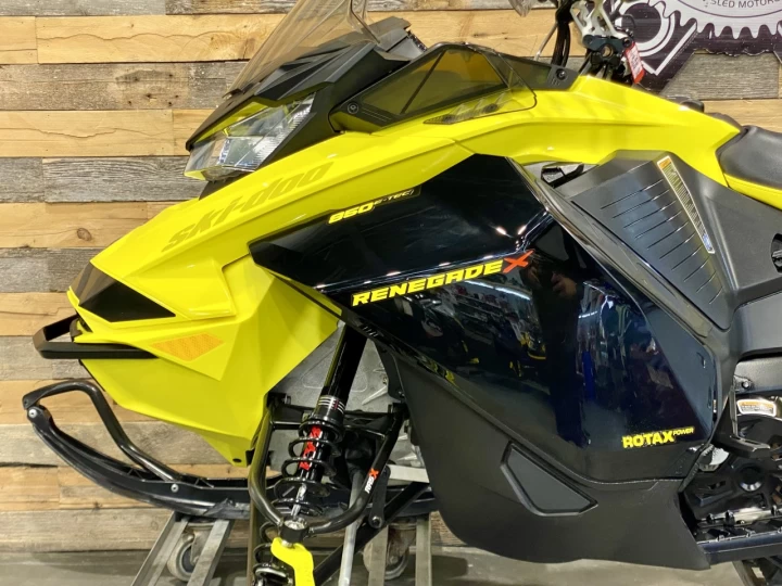 2022 BRP SKI-DOO RENEGADE x 850 E-TEC 137’’ + REV GEN4 + RAX X + 7596 KM 