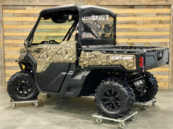 2023 BRP CAN-AM DEFENDER XT HD9 CAMO + DPS + 4x4 + 3 PASSAGERS + 2135 km 